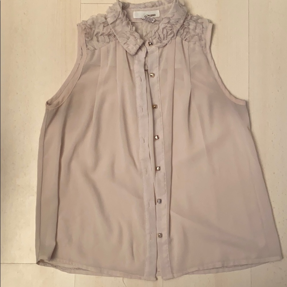 Tan button up blouse w/floral collar